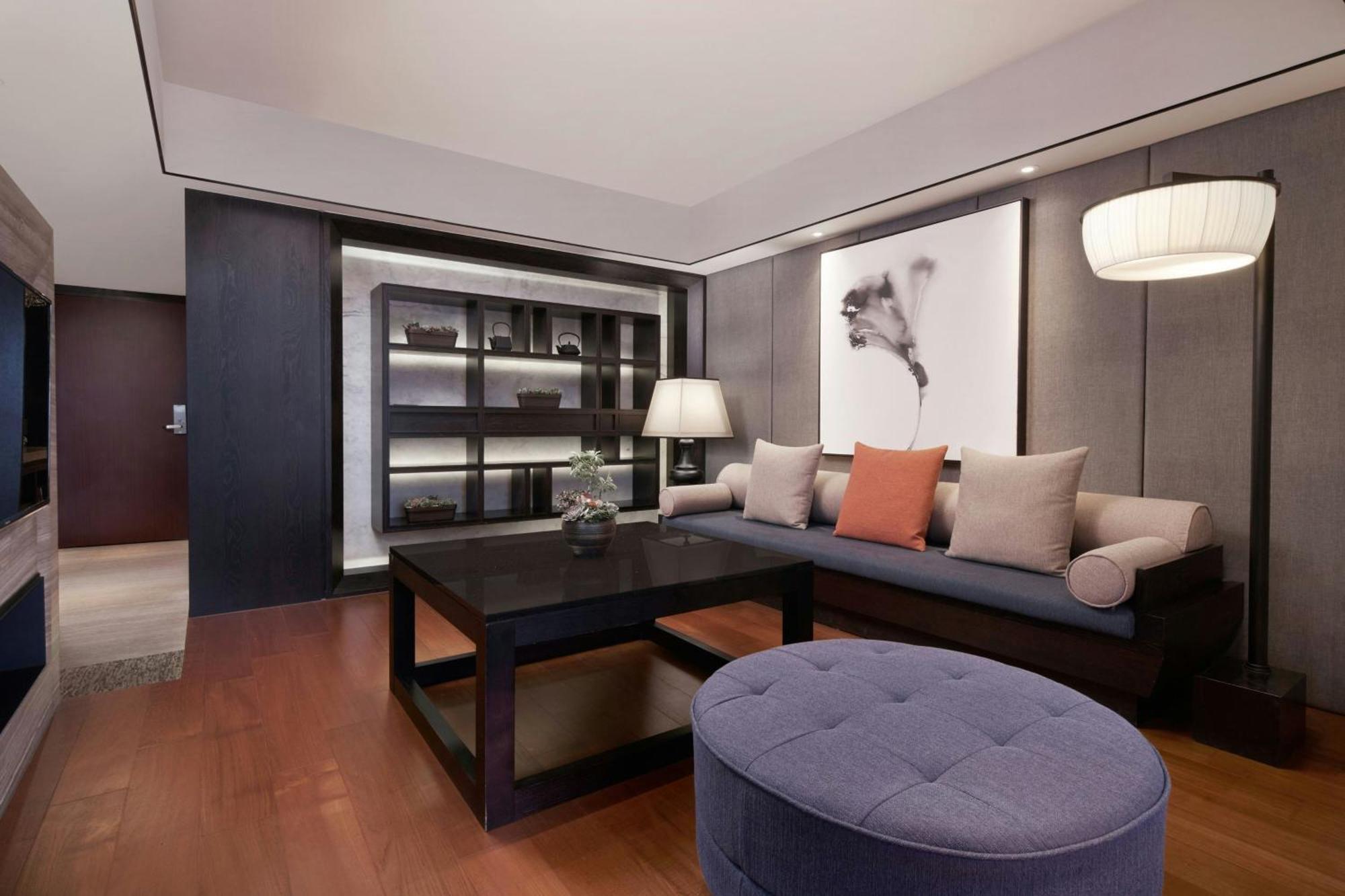 Sheraton Taitung Hotel Exterior foto A living room at the Mandarin Oriental, Hong Kong