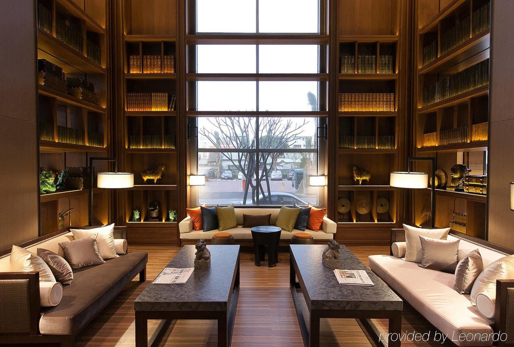 Sheraton Taitung Hotel Exterior foto Library at The Temple House